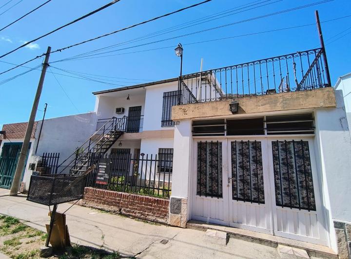 Casa · 228m² · 8 Ambientes · 3 Cocheras
