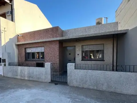 Casa en Venta en Azcuenaga, Rosario