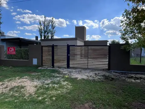 Casa en Venta en Punta Chacra, Roldan