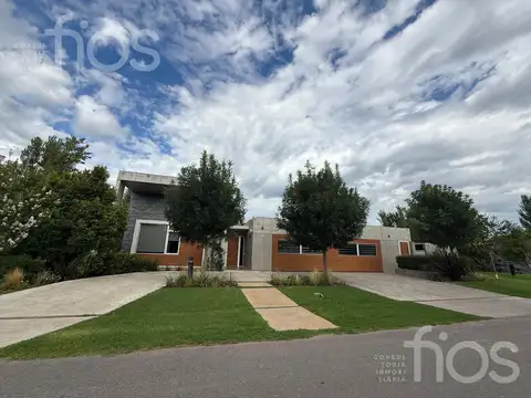 Casa en Venta en Kentucky Club de Campo, Countries y Barrios Cerrados en Funes