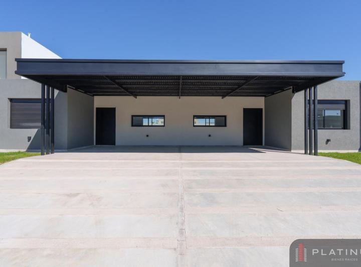 Casa · 100m² · 4 Ambientes · 2 Cocheras