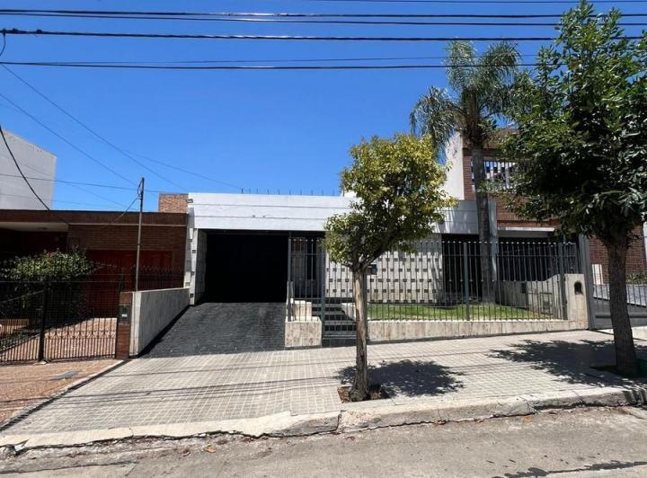 Casa · 160m² · 3 Dormitorios · 1 Cochera