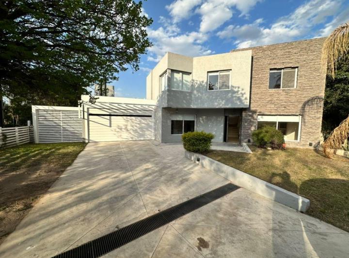 Casa · 415m² · 5 Ambientes · 6 Cocheras