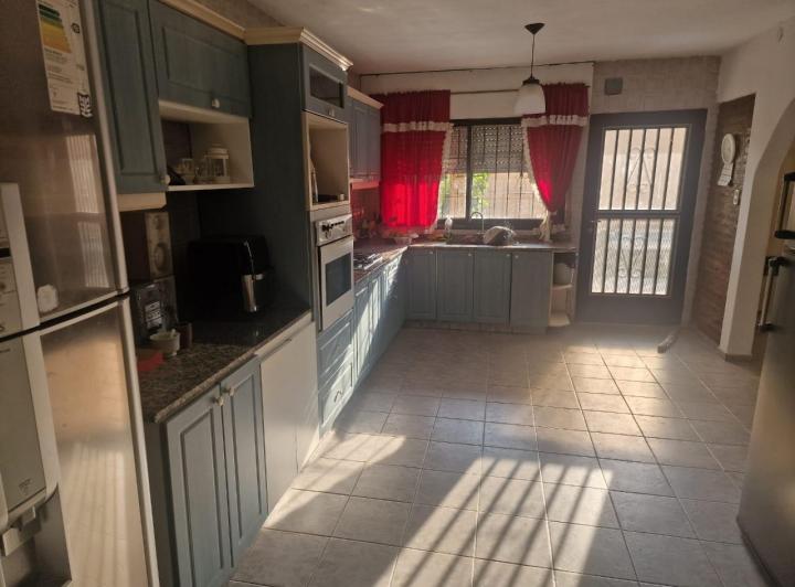 Casa · 200m² · 10 Ambientes · 2 Cocheras