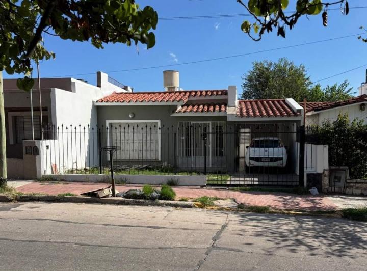Casa · 120m² · 7 Ambientes · 2 Cocheras