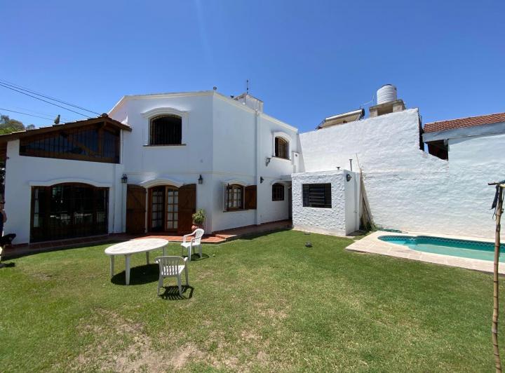 Casa · 170m² · 6 Ambientes · 2 Cocheras