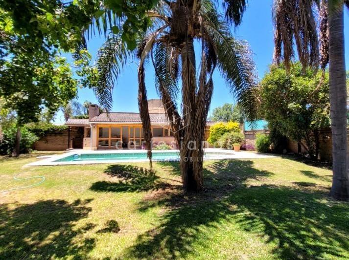 Casa · 443m² · 6 Ambientes · 2 Cocheras