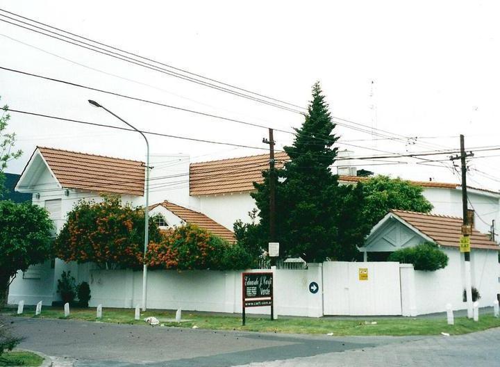Casa · 180m² · 4 Ambientes · 1 Cochera
