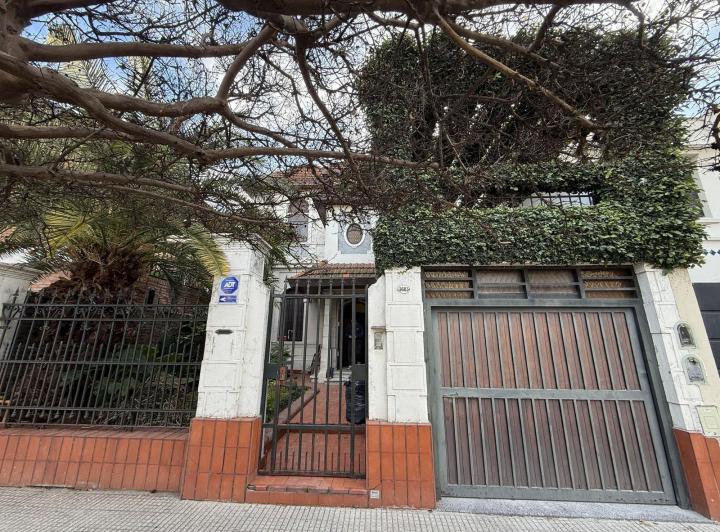 Casa · 211m² · 7 Ambientes · 1 Cochera