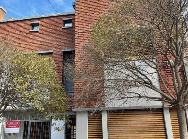 Casa · 170m² · 6 Ambientes · 2 Cocheras