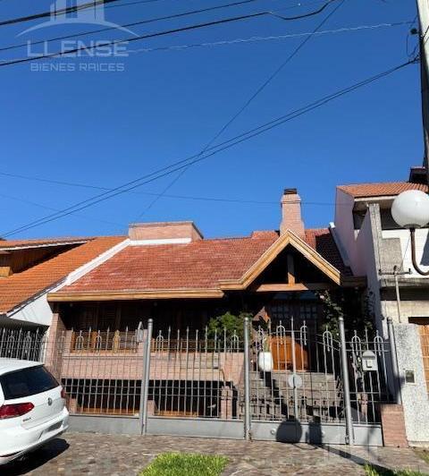 Casa · 317m² · 4 Ambientes · 2 Cocheras