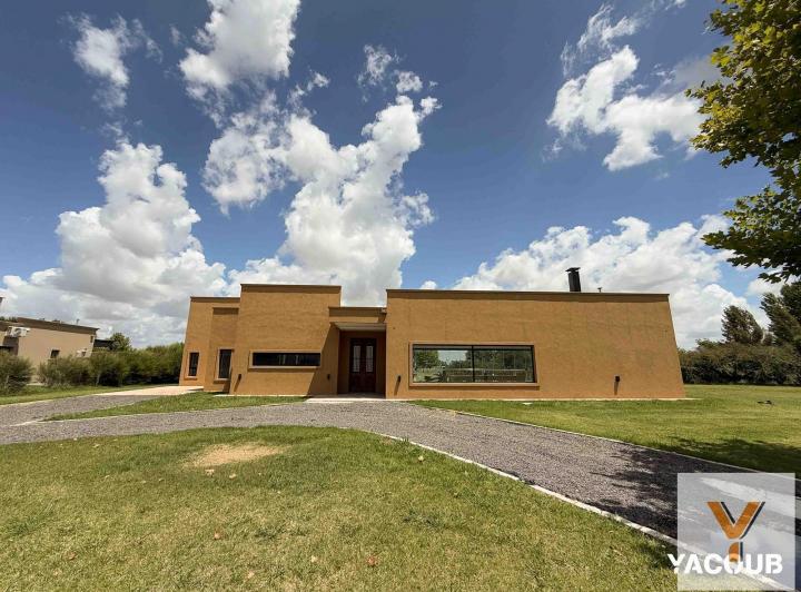 Casa · 210m² · 5 Ambientes