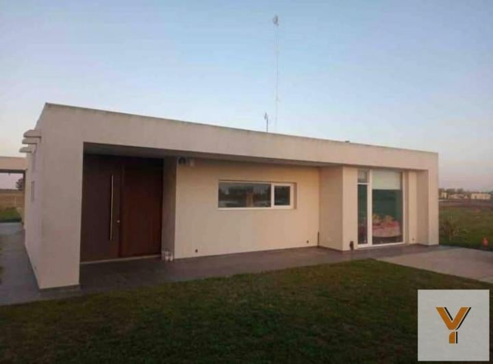 Casa · 140m² · 4 Ambientes · 2 Cocheras