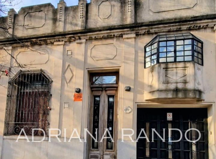 Casa · 241m² · 6 Ambientes · 1 Cochera