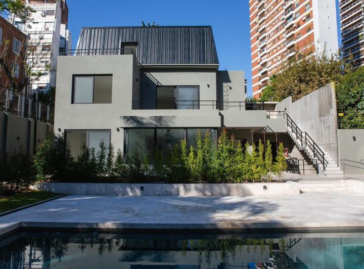 Casa · 234m² · 3 Dormitorios · 2 Cocheras