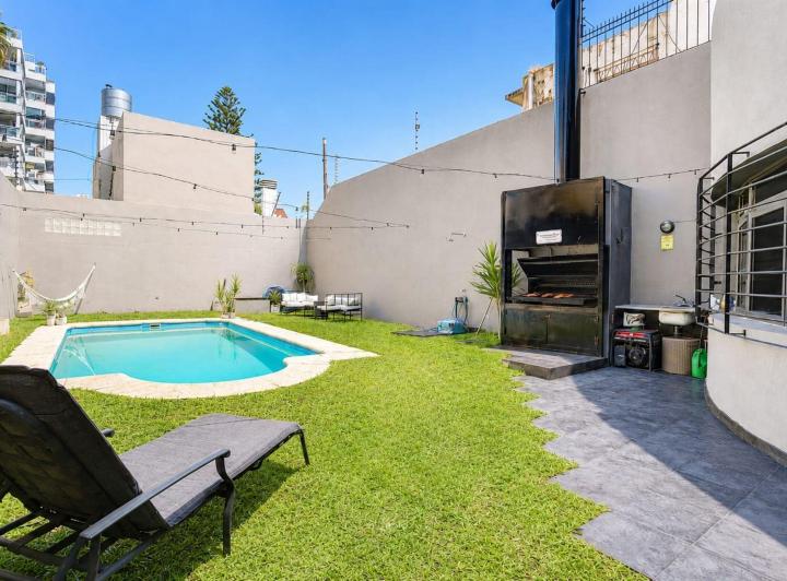 Casa · 260m² · 5 Ambientes · 2 Cocheras