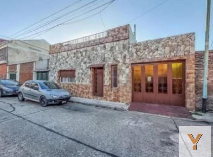 Casa · 176m² · 3 Ambientes · 2 Cocheras