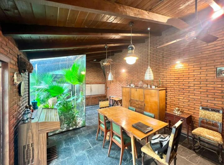 Casa · 442m² · 8 Ambientes · 2 Cocheras