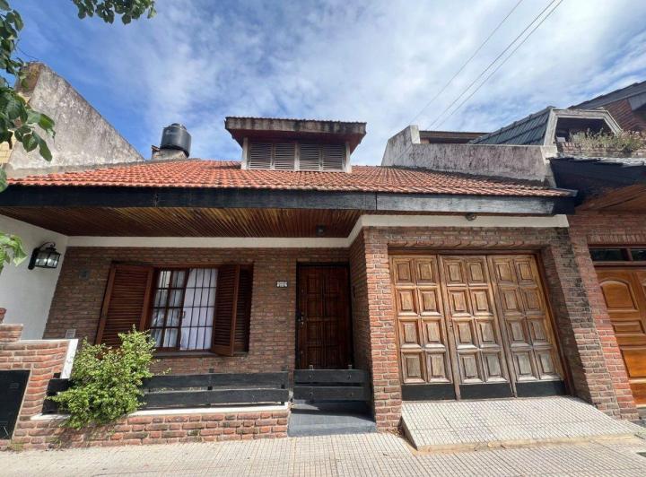 Casa · 189m² · 6 Ambientes · 1 Cochera