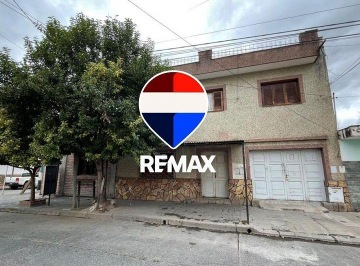 Casa · 250m² · 6 Ambientes · 1 Cochera