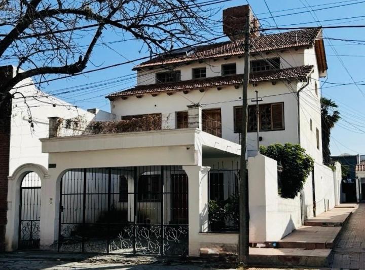 Casa · 343m² · 5 Dormitorios · 1 Cochera