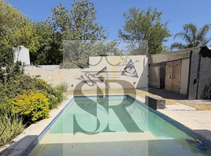 Casa · 280m² · 7 Ambientes · 4 Cocheras