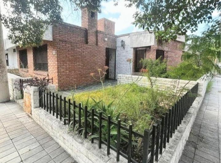 Casa · 160m² · 5 Ambientes · 2 Cocheras