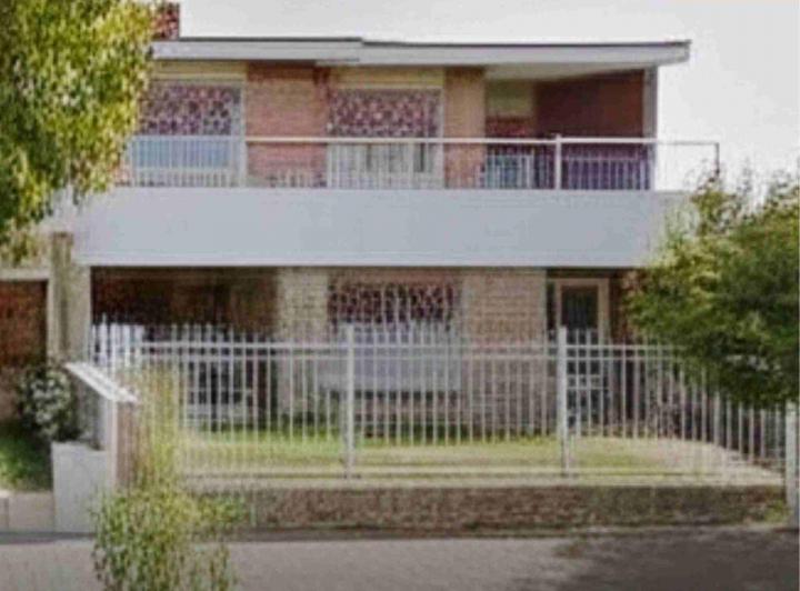 Casa · 260m² · 10 Ambientes · 3 Cocheras