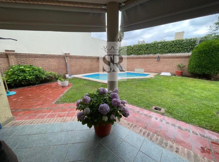 Casa · 270m² · 7 Ambientes · 2 Cocheras