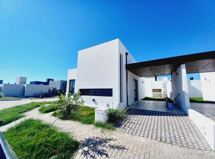 Casa · 95m² · 3 Ambientes · 1 Cochera