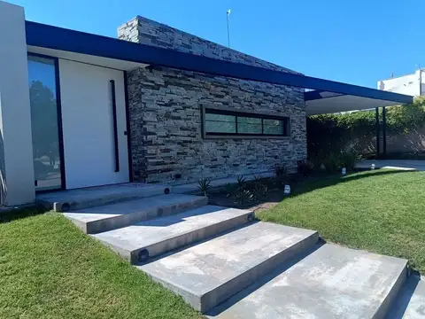 Casa en Venta en Russell, Maipú