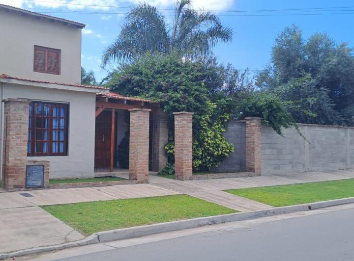 Casa · 200m² · 4 Dormitorios · 4 Cocheras