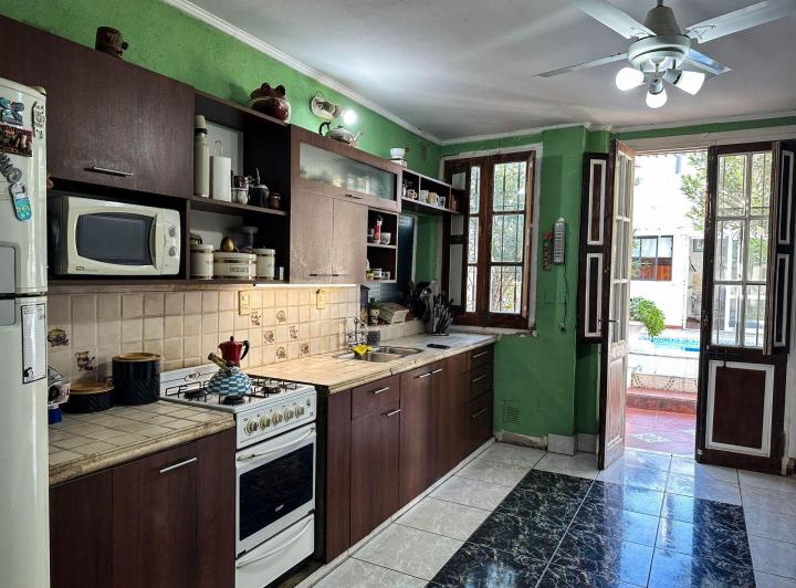 Casa · 165m² · 6 Ambientes · 2 Cocheras
