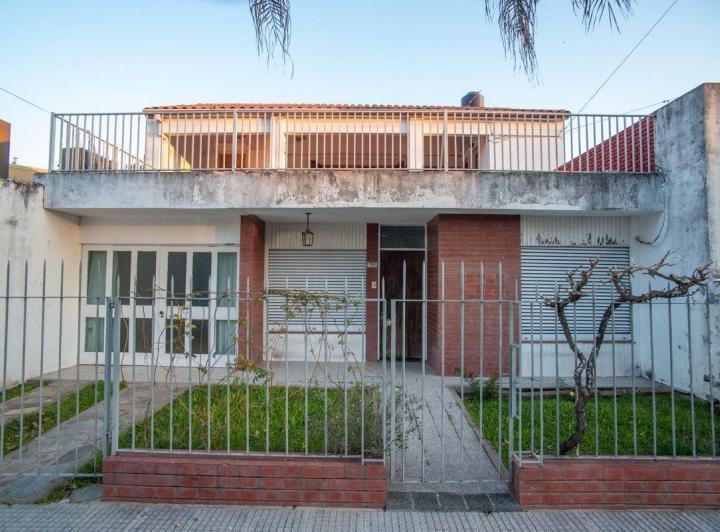 Casa · 140m² · 4 Ambientes · 1 Cochera