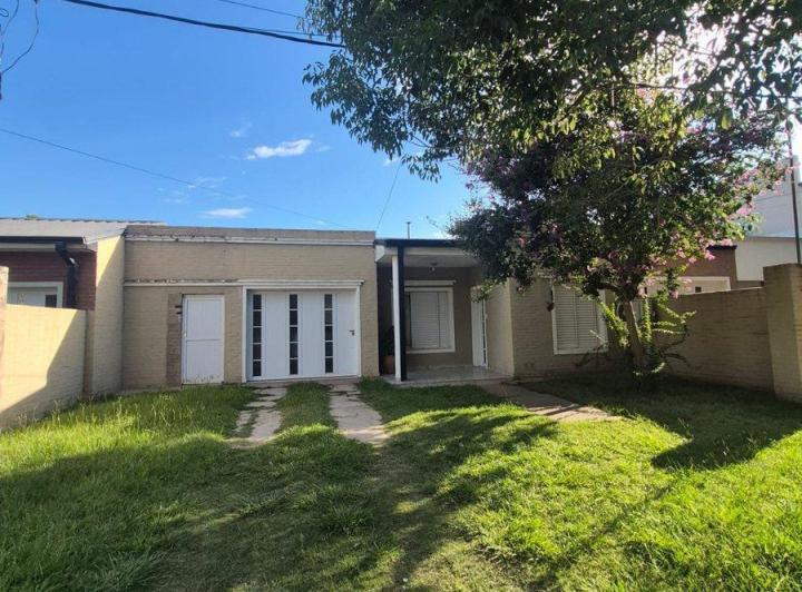 Casa · 93m² · 4 Ambientes · 1 Cochera