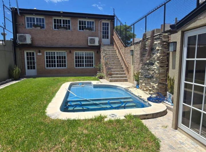 Casa · 268m² · 4 Ambientes · 2 Cocheras