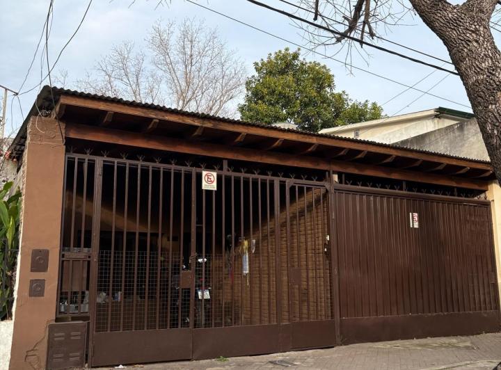 Casa · 324m² · 5 Ambientes · 2 Cocheras