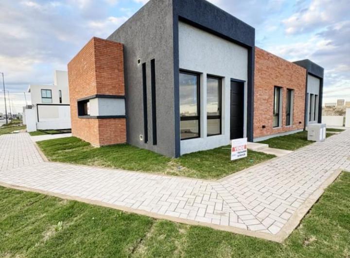 Casa · 90m² · 3 Ambientes · 1 Cochera