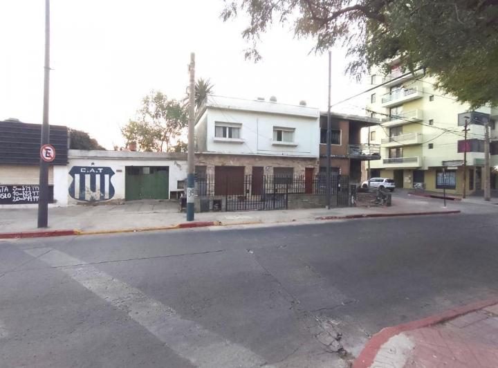 Casa · 200m² · 6 Ambientes