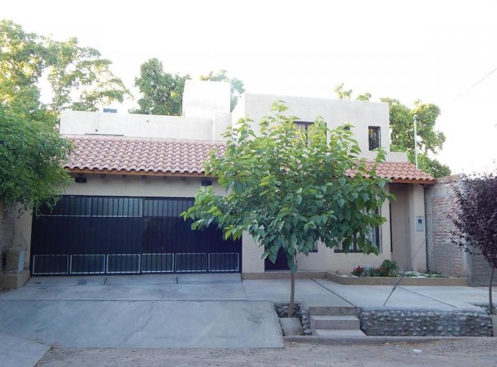 Casa · 150m² · 5 Ambientes · 2 Cocheras
