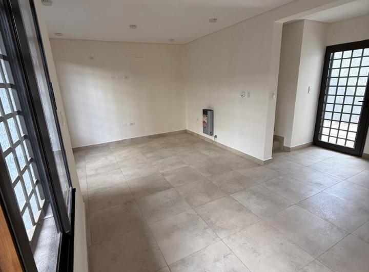 Casa · 60m² · 4 Ambientes · 1 Cochera