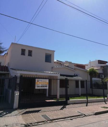 Casa · 397m² · 4 Ambientes · 3 Cocheras