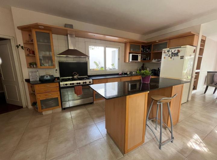 Casa · 468m² · 3 Dormitorios · 2 Cocheras