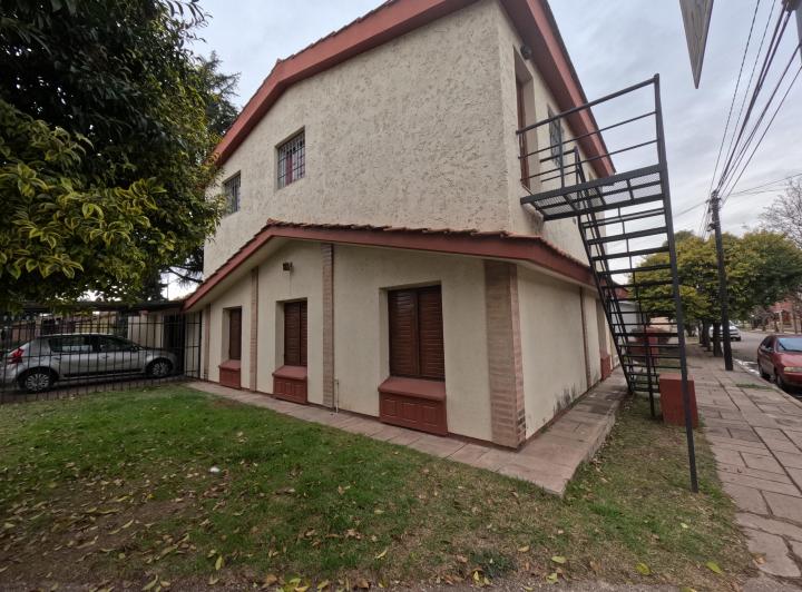 Casa · 156m² · 4 Dormitorios · 4 Cocheras