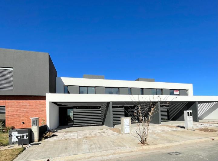 Casa · 170m² · 5 Ambientes · 2 Cocheras