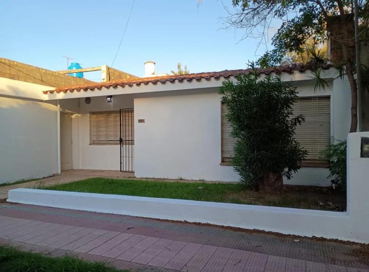 Casa · 238m² · 5 Ambientes · 2 Cocheras