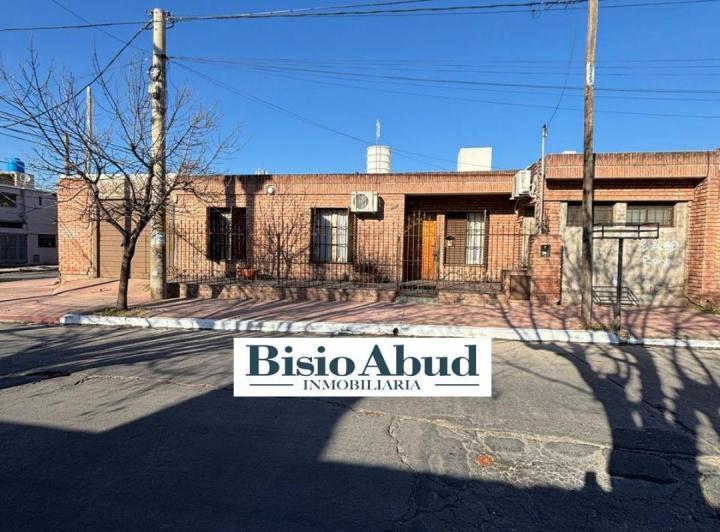 Casa · 238m² · 4 Dormitorios · 3 Cocheras