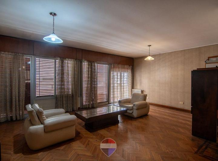 Departamento · 220m² · 8 Ambientes · 1 Cochera