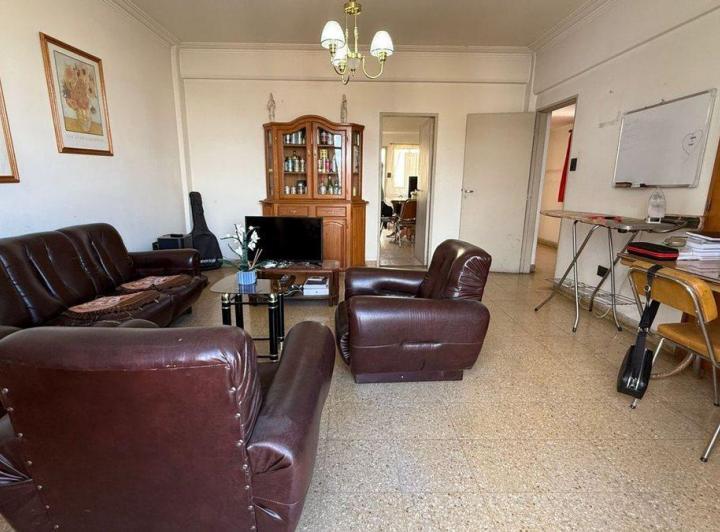 Departamento · 127m² · 6 Ambientes · 1 Cochera