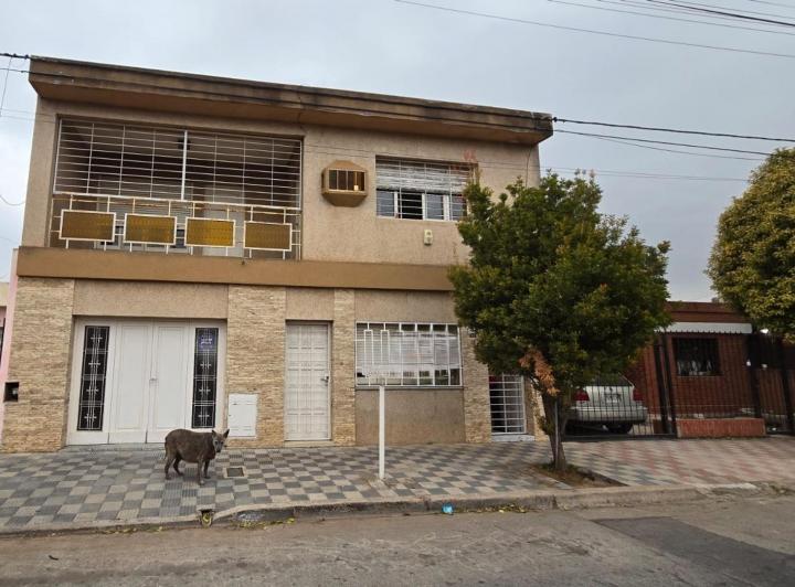 Casa · 200m² · 4 Ambientes · 4 Cocheras